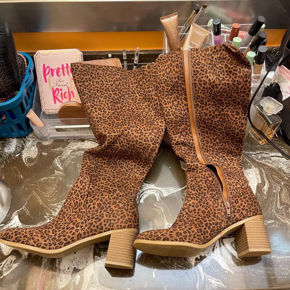 Leopard animal print Universal Thread Boots Size 7. New never worn. No tags.